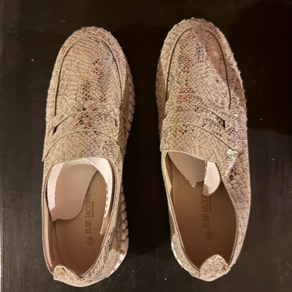Ilse Jacobsen Sparkle Snake-Embossed Loafers in Taupe